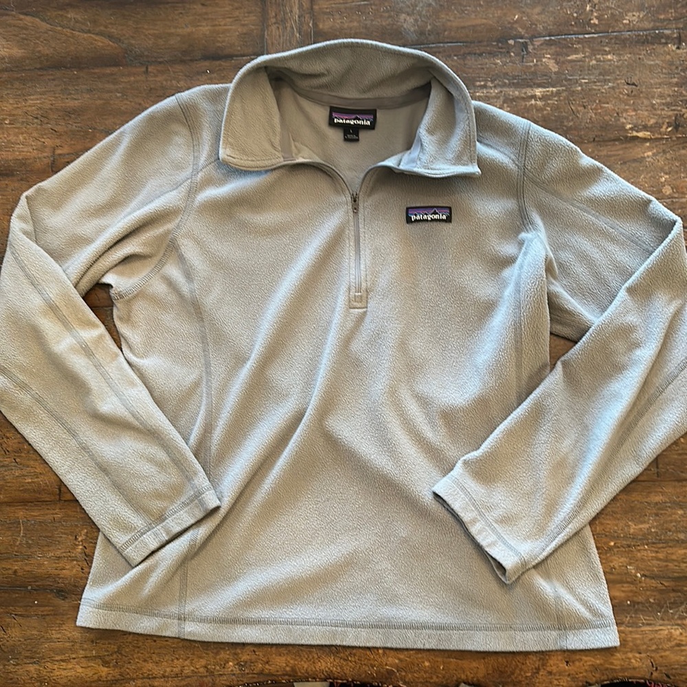 Women’s lightweight Patagonia, pullover gray size large, quarter zip